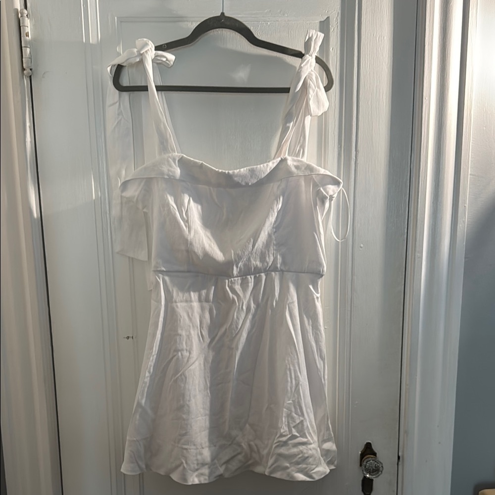 Francesca’s White Sleeveless Tie-Strap dress